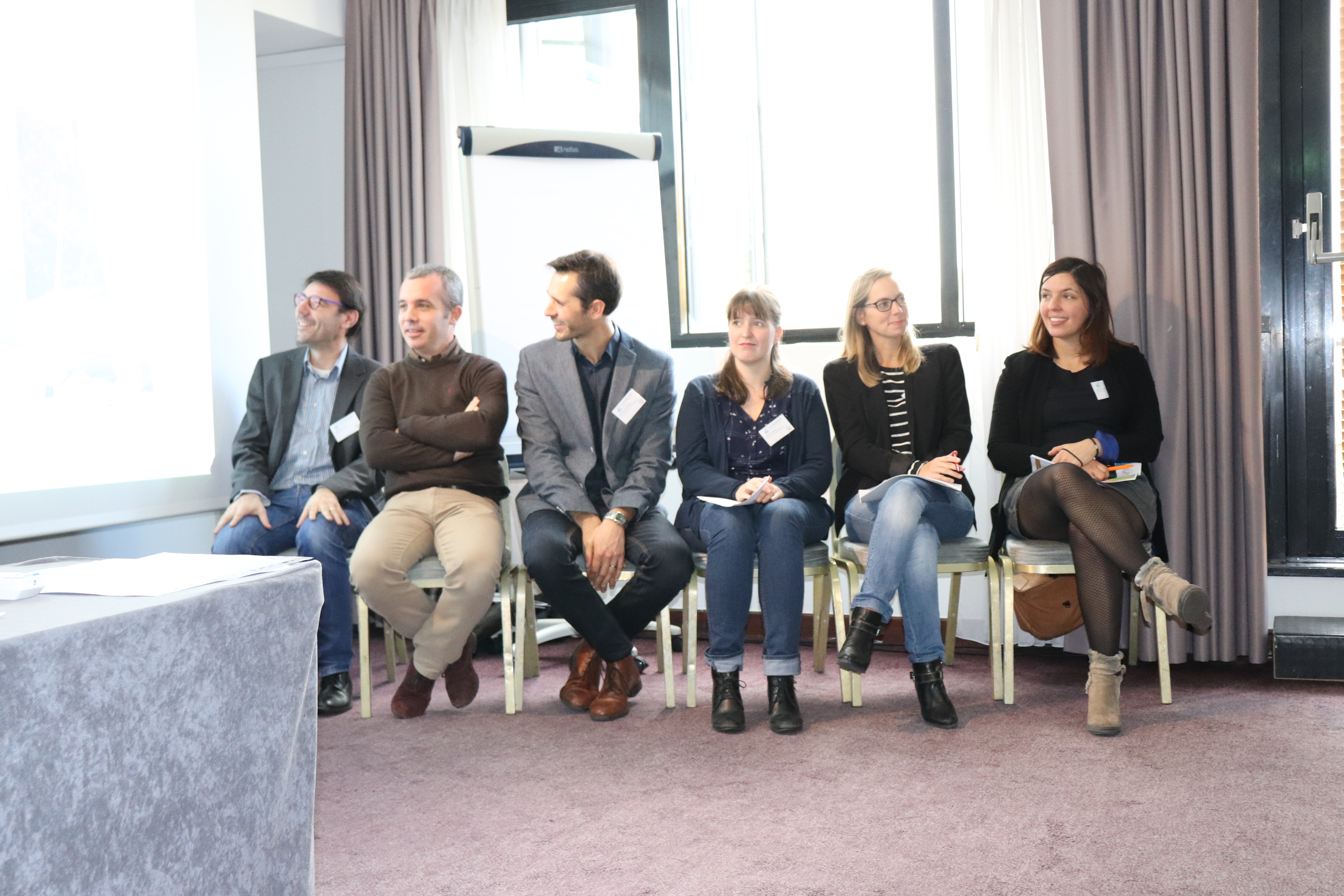 Les participants Ã  la table ronde